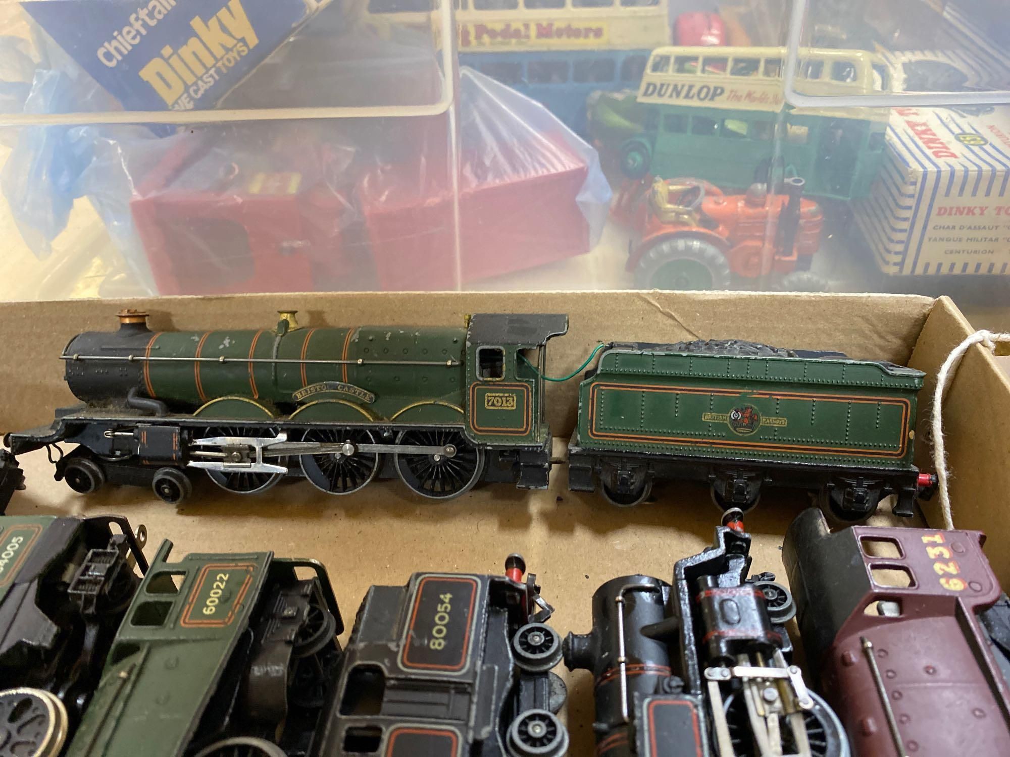 Hornby Dublo locomotives, including Barnstaple, Bristol Castle and Cardiff Castle, one tender lacking (10)